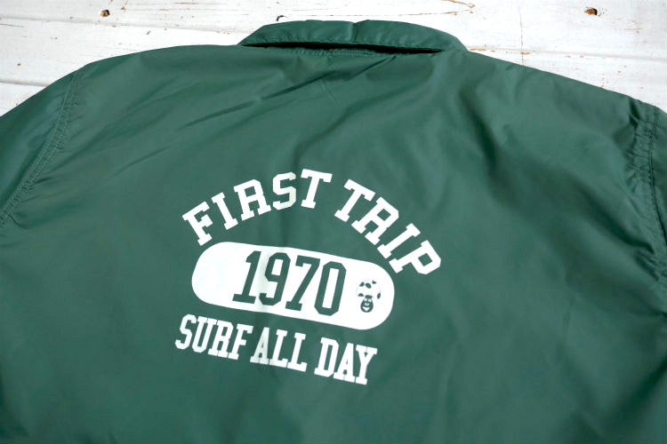 First Trip Surf All Day ファーストトリップ カレッジロゴ コーチジャケット フォレストグリーン オリジナル   裏地付 Lサイズ