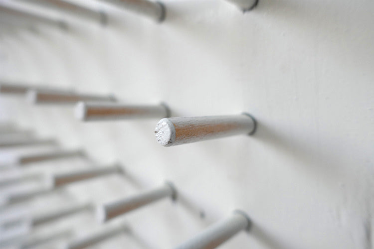 アイボリー 木製 壁掛け式 54本 ヴィンテージ スプールホルダー 糸巻きホルダー ボビンホルダー 裁縫道具 USA