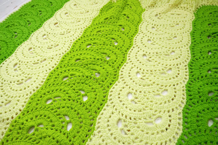 レトロポップ 半円形 模様編み 手編み ニット フリンジ付き ヴィンテージ ブランケット グラニーブランケット ひざ掛け 大判 USA