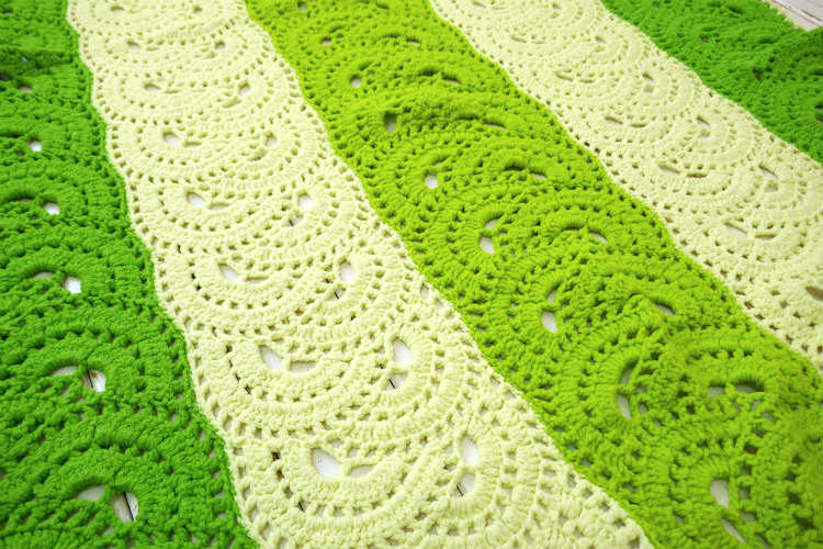 レトロポップ 半円形 模様編み 手編み ニット フリンジ付き ヴィンテージ ブランケット グラニーブランケット ひざ掛け 大判 USA