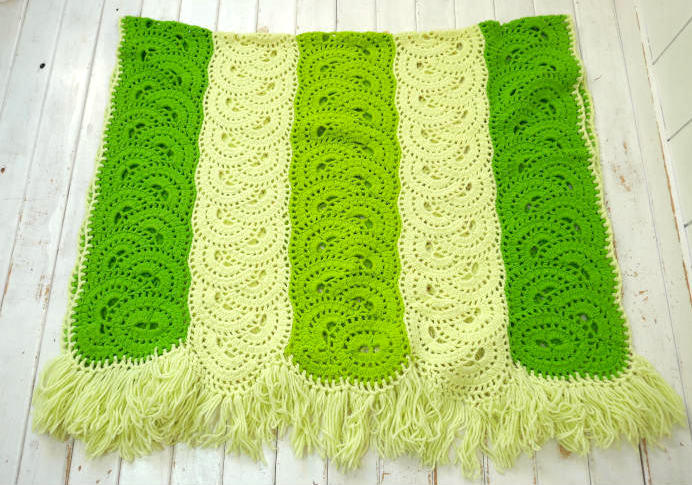 レトロポップ 半円形 模様編み 手編み ニット フリンジ付き ヴィンテージ ブランケット グラニーブランケット ひざ掛け 大判 USA