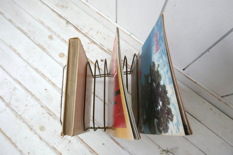 ミッドセンチュリー シルバートーン 階段式 8列 ヴィンテージ ファイルスタンド マガジンスタンド ブックスタンド USA