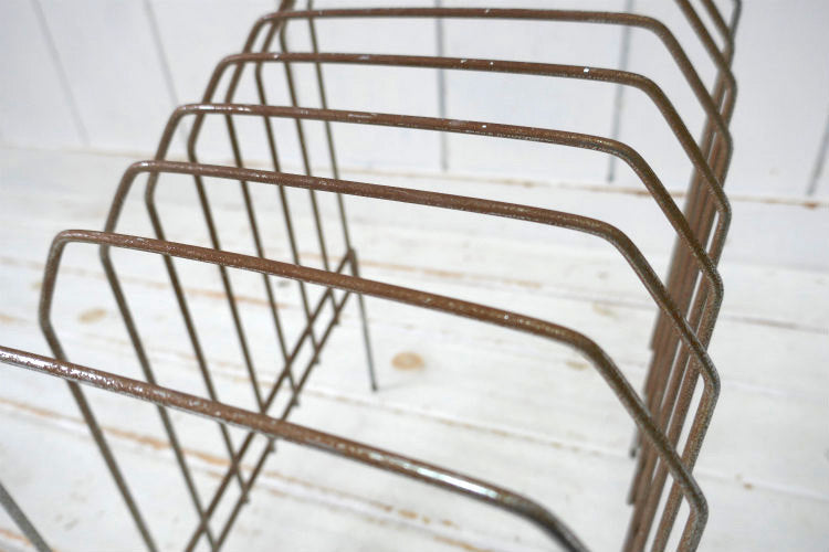 ミッドセンチュリー シルバートーン 階段式 8列 ヴィンテージ ファイルスタンド マガジンスタンド ブックスタンド USA