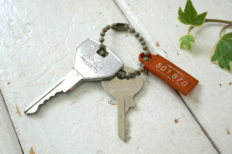 クライスラー 1962's イリノイ州 ナンバープレート型 アメリカ退役軍人 ヴィンテージ キーホルダー 古鍵 2本付き  アメ車 USA