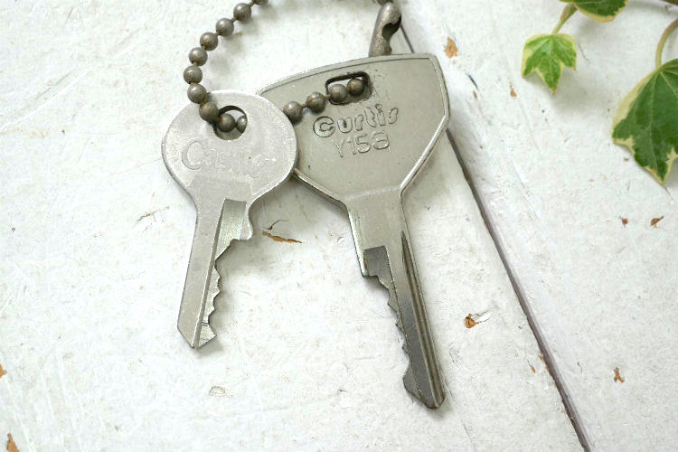 クライスラー 1962's イリノイ州 ナンバープレート型 アメリカ退役軍人 ヴィンテージ キーホルダー 古鍵 2本付き  アメ車 USA