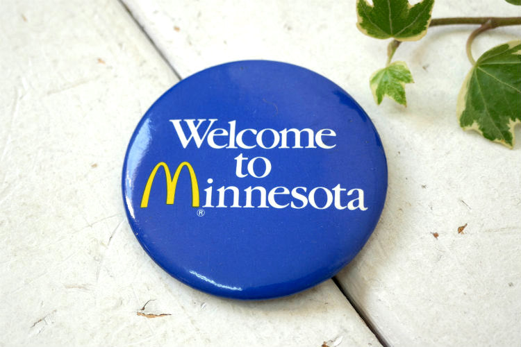 マクドナルド McDonald's ウエルカム バッジ　ヴィンテージ 缶バッジ　ミネソタ州　アドバタイジング  企業モノ USA