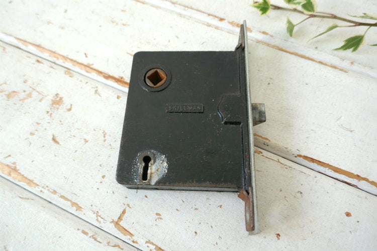 Skillman 白いペンキ付き メタル製 角座&ラッチケース アンティーク ドアノブ ドアレバー 建材 USA