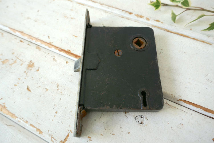 Skillman 白いペンキ付き メタル製 角座&ラッチケース アンティーク ドアノブ ドアレバー 建材 USA