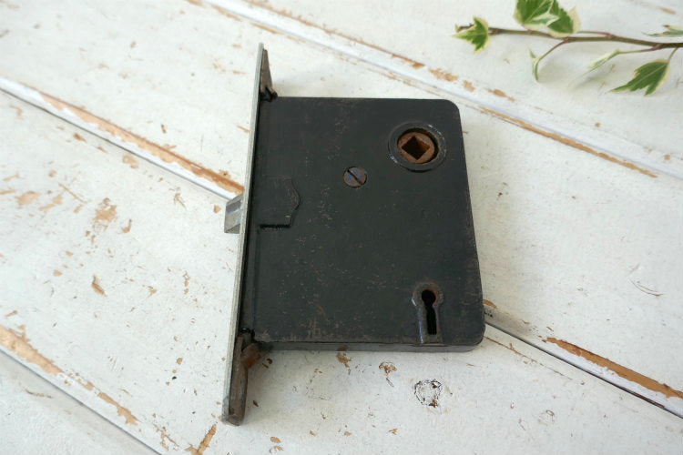 Skillman 白いペンキ付き メタル製 角座&ラッチケース アンティーク ドアノブ ドアレバー 建材 USA Ⅱ