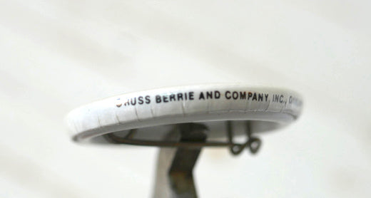 It Figures Ifinally grouw up and the world quits having SEX メッセージ付き　バッジ