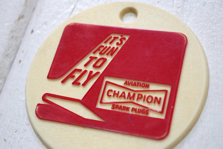 IT'S FUN TO FLY チャンピオンCHAMPION プラグ USA 1970y アドバタイジング 飛行機 ヴィンテージ キーホルダー