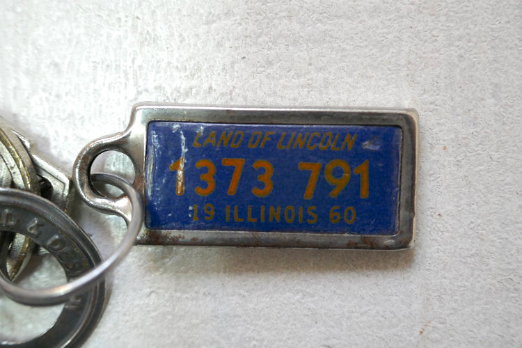 LAND OF LINCOLN  373 791 イリノイ州 1960y ヴィンテージ ナンバープレート タグ キーホルダー USA クライスラー アメ車 key 鍵