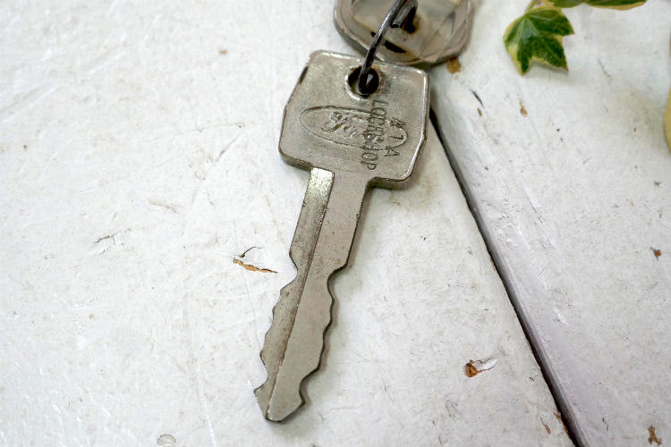 Ford  FAMILY OF FINE CARS 鍵 2本付き アメ車 フォード ヴィンテージ ネームタグ付き キーホルダー Long Beach CAUSA