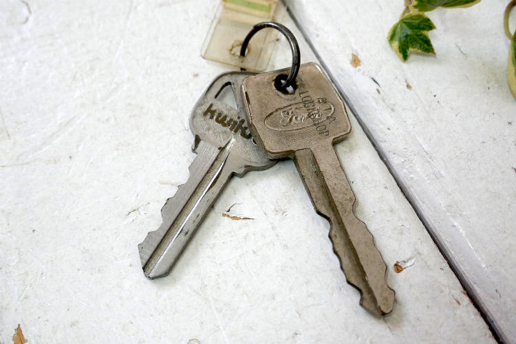 Ford  FAMILY OF FINE CARS 鍵 2本付き アメ車 フォード ヴィンテージ ネームタグ付き キーホルダー Long Beach CAUSA