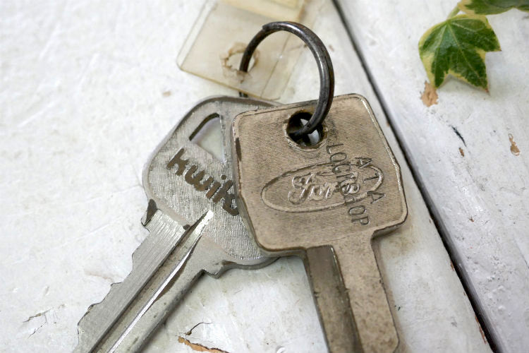 Ford  FAMILY OF FINE CARS 鍵 2本付き アメ車 フォード ヴィンテージ ネームタグ付き キーホルダー Long Beach CAUSA