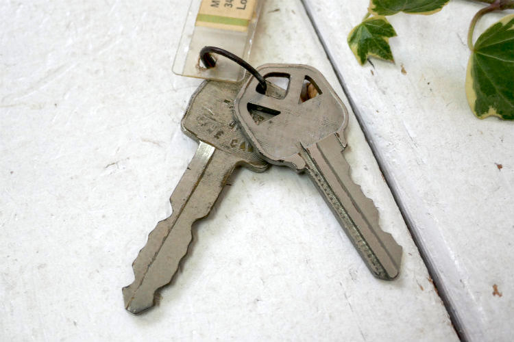 Ford  FAMILY OF FINE CARS 鍵 2本付き アメ車 フォード ヴィンテージ ネームタグ付き キーホルダー Long Beach CAUSA