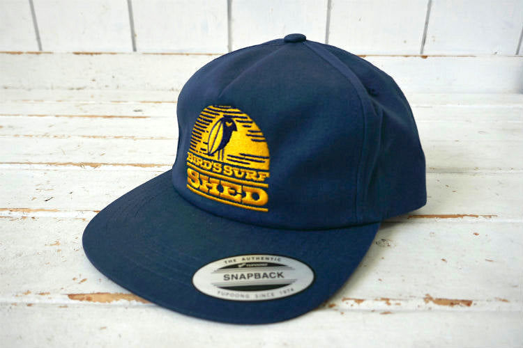 BIRD'S SURF SHED バードサーフシェッド カリフォルニア サンディエゴ サーフショップ ネイビー×ゴールド 刺繍 フレックスフィット キャップ 芯なし ステッカー付き