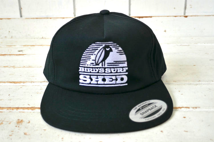 BIRD'S SURF SHED バードサーフシェッド カリフォルニア サンディエゴ サーフショップ ブラック×ホワイト 刺繍 フレックスフィット キャップ 芯なし ステッカー付き