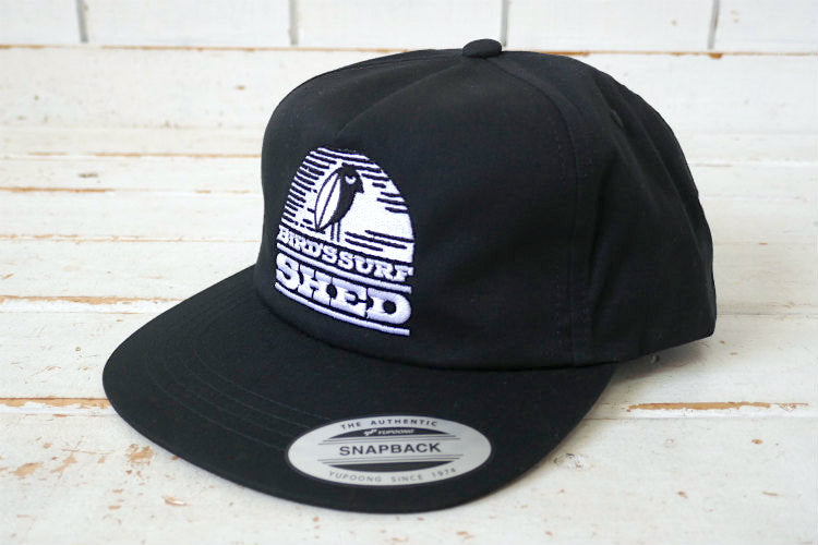 BIRD'S SURF SHED バードサーフシェッド カリフォルニア サンディエゴ サーフショップ ブラック×ホワイト 刺繍 フレックスフィット キャップ 芯なし ステッカー付き