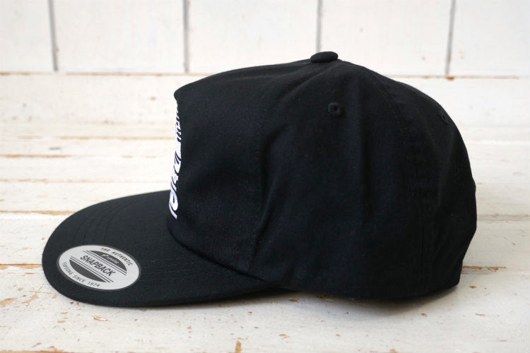 BIRD'S SURF SHED バードサーフシェッド カリフォルニア サンディエゴ サーフショップ ブラック×ホワイト 刺繍 フレックスフィット キャップ 芯なし ステッカー付き