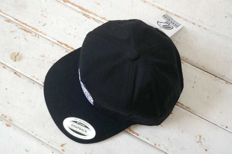 BIRD'S SURF SHED バードサーフシェッド カリフォルニア サンディエゴ サーフショップ ブラック×ホワイト 刺繍 フレックスフィット キャップ 芯なし ステッカー付き