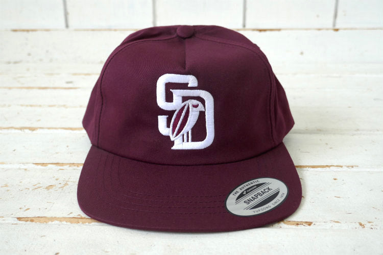 SD BIRD'S SURF SHED バードサーフシェッド 鳥ロゴ カリフォルニア サンディエゴ サーフショップ マルーン×ホワイト 刺繍 フレックスフィット キャップ 芯なし ステッカー付き