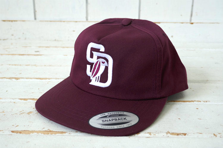 SD BIRD'S SURF SHED バードサーフシェッド 鳥ロゴ カリフォルニア サンディエゴ サーフショップ マルーン×ホワイト 刺繍 フレックスフィット キャップ 芯なし ステッカー付き