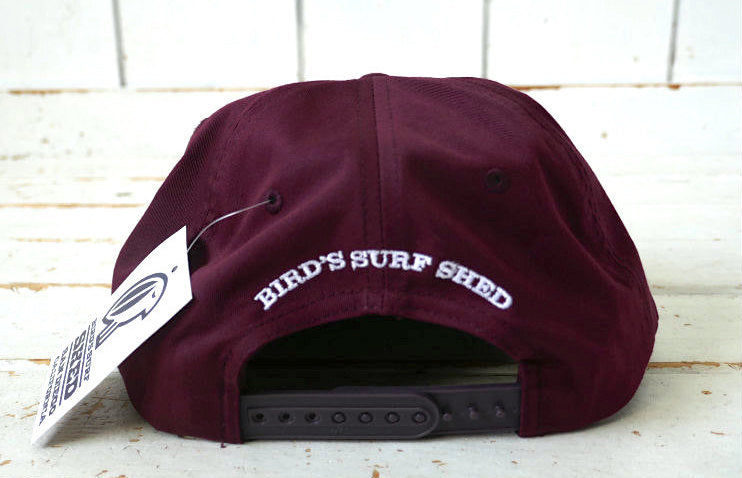 SD BIRD'S SURF SHED バードサーフシェッド 鳥ロゴ カリフォルニア サンディエゴ サーフショップ マルーン×ホワイト 刺繍 フレックスフィット キャップ 芯なし ステッカー付き