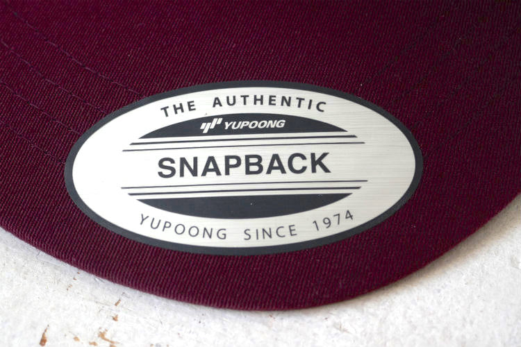 SD BIRD'S SURF SHED バードサーフシェッド 鳥ロゴ カリフォルニア サンディエゴ サーフショップ マルーン×ホワイト 刺繍 フレックスフィット キャップ 芯なし ステッカー付き