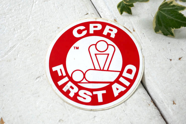 CPR FIRST AID ファーストエイド 心肺蘇生法 救命処置 アドバタイジング ヴィンテージ ステッカー USA デカール