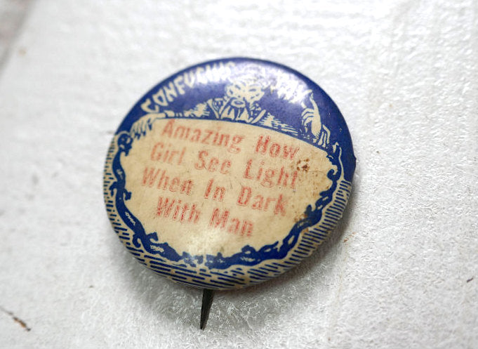 1930~1940y 孔子 思想家 哲学者 CONFUCIUS SAY アメリカンジョーク OLD ヴィンテージ 缶バッジ USA