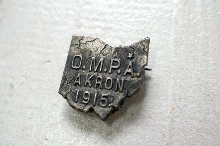 O.M.P.A. AKROM オハイオ州 アクロン  1915y  アンティーク ヴィンテージ OLD バッジ USA ブローチ