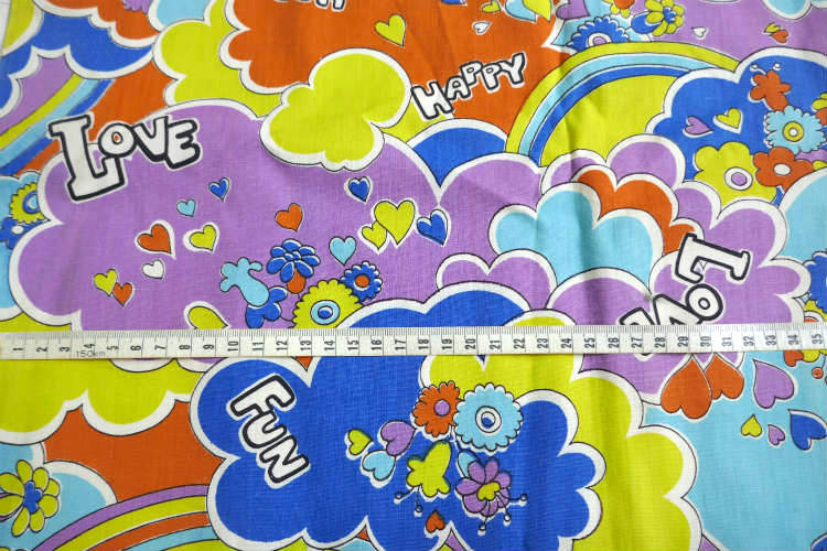 カラフル&ポップ HAPPY FUN LOVE レインボー 花柄 ヴィンテージ ファブリック 生地 テキスタイル USA
