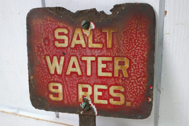 SALT WATER 9 RES 塩水 貯水池 支柱付き ヴィンテージ OLD ホーロー サイン 看板 標識 USA