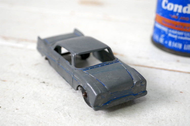 1957y TOOTSIE TOY PLYMOUTH プリムス フューリー 2ドア セダン ヴィンテージ ダイキャスト ミニカー メタルカー 自動車 アメ車 玩具
