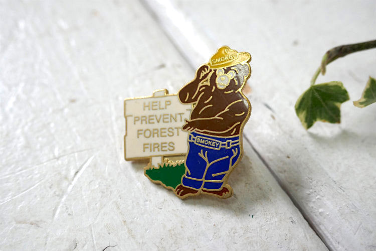 HELP PREVENT FOREST FIRES スモーキーベア SMOKEY BEAR クマ ピンバッジ ピンズ アメリカ 森林火災防止 キャラクター