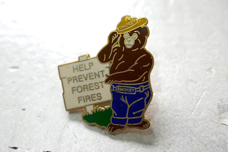HELP PREVENT FOREST FIRES スモーキーベア SMOKEY BEAR クマ ピンバッジ ピンズ アメリカ 森林火災防止 キャラクター