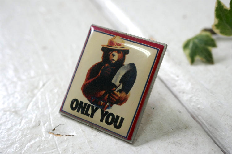 スモーキーベア SMOKEY BEAR クマ ONLY YOU スコップ  ピンバッジ ピンズ 　小物 ファッションアクセサリー