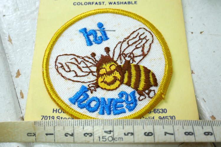 hi hONEY ミツバチ 蜜蜂　ハイ・ハニー  アメリカンジョーク メッセージ付き ヴィンテージ ワッペン 刺繍 パッチ デッドストック  USA