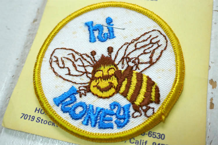 hi hONEY ミツバチ 蜜蜂　ハイ・ハニー  アメリカンジョーク メッセージ付き ヴィンテージ ワッペン 刺繍 パッチ デッドストック  USA