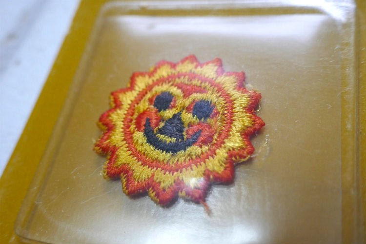 スマイル 太陽 ホールマーク 1970y お日様 ヴィンテージ ワッペン 刺繍 デッドストック Hallmark USA 裁縫 パッチ