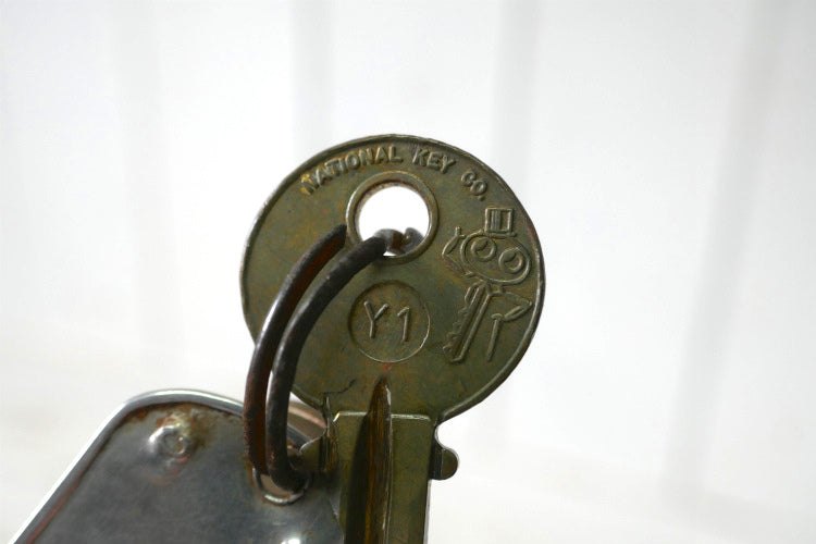 KOMRA RAYMOND C ミリタリー T44 ノッチ ドッグタグ ヴィンテージ キーホルダー 第二次世界大戦 真鍮製 キー２本付き