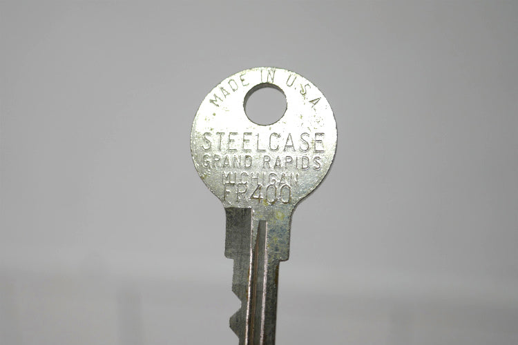 STEEL CASE GRAND RAPIDS インダストリアル  MICHIGAN FR400 ヴィンテージ　KEY キー OLD 鍵 USA