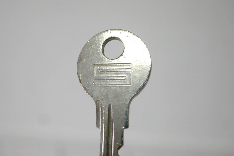 STEEL CASE GRAND RAPIDS インダストリアル  MICHIGAN FR400 ヴィンテージ　KEY キー OLD 鍵 USA