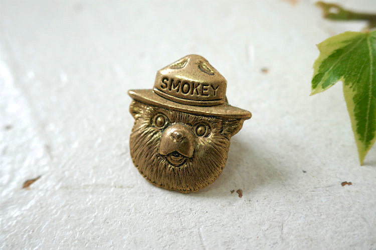 SMOKEY BEAR スモーキーベア 熊 クマ 森林火災防止 キャラクター オフィシャル デッドストック ビンテージ ピンズ ピンバッジ MADE IN USA