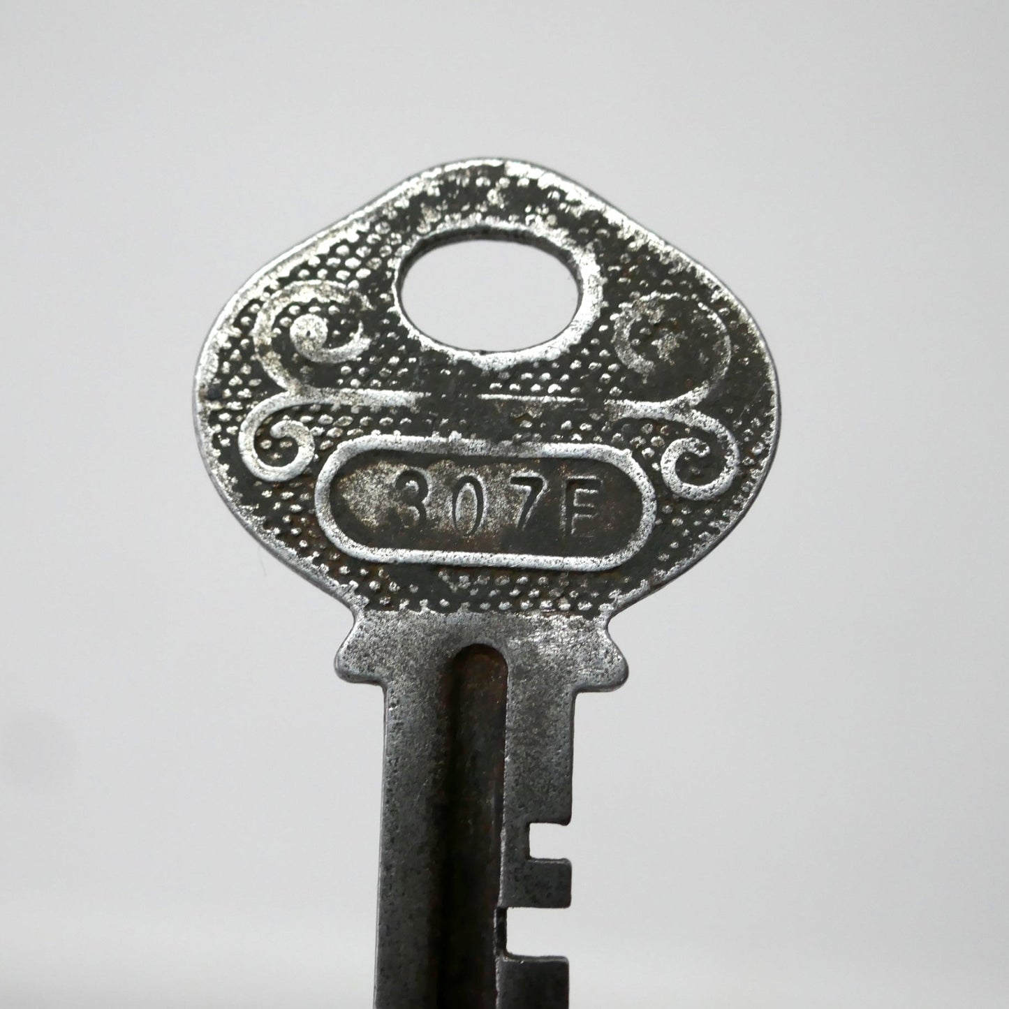 アール・ヌーヴォー 幾何学模様 デザイン 307F ヴィンテージ キー Key 鍵 USA