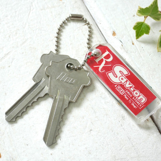 RX Sav-ON  セイボン ドラッグストアチェーン 薬局 アドバタイジング ヴィンテージ キーホルダー プラスチックタグ 鍵2本 key付き USA