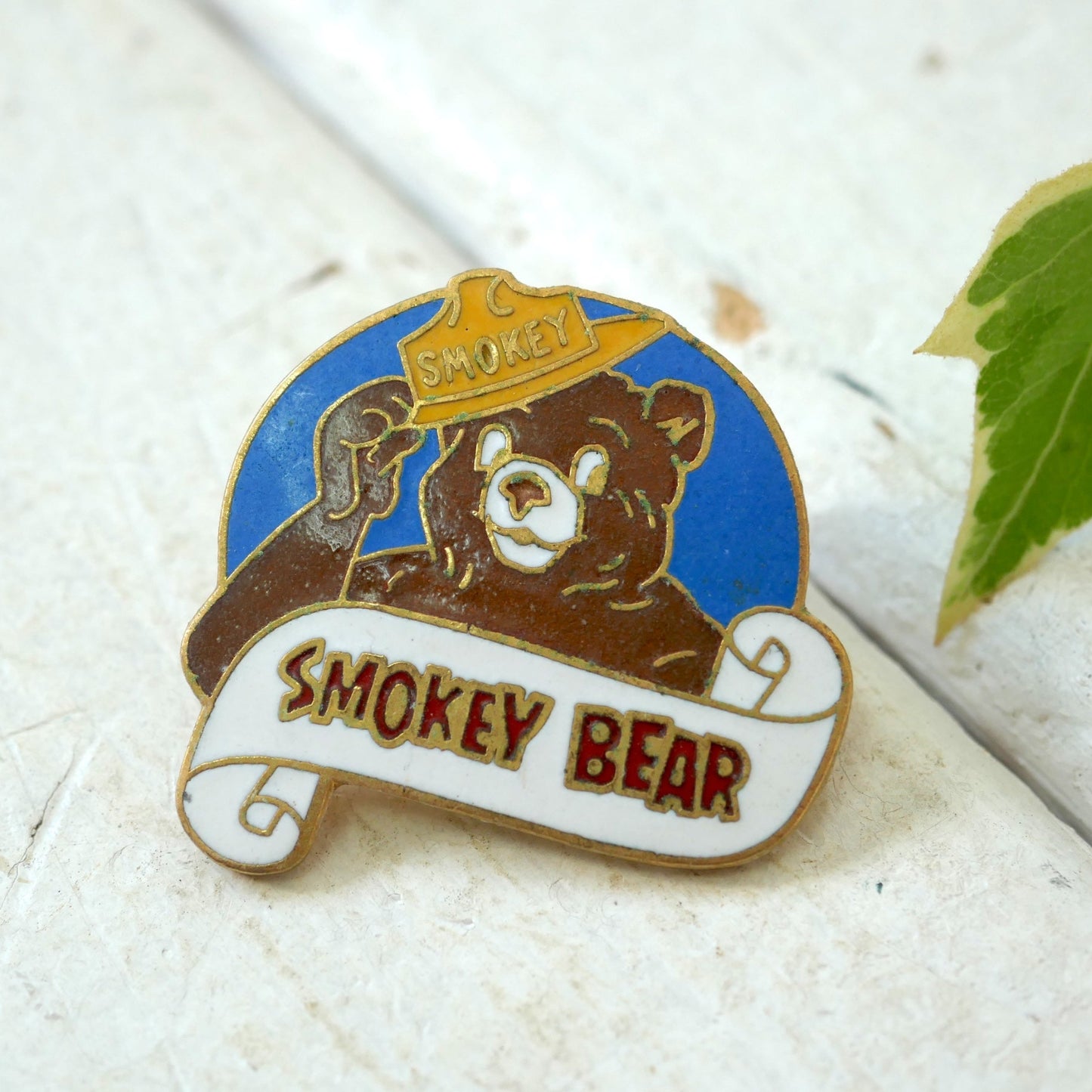 スモーキーベア SMOKEY BEAR クマ ピンバッジ ピンズ アメリカ 森林火災防止 キャラクター ファッションアクセサリー　小物
