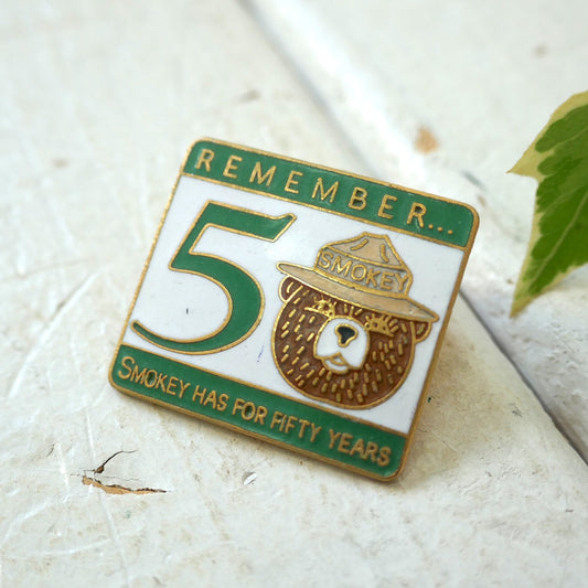 スモーキーベア SMOKEY BEAR 50周年記念 クマ ヴィンテージ ピンバッジ ピンズ　森林火災キャラクター USA