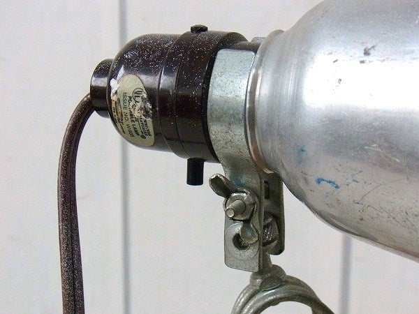 【UL】アルミ製・白いペンキの付いたヴィンテージ・クリップライト/ポータブルランプ/照明 USA